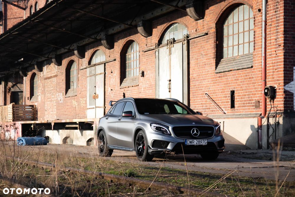 Mercedes-Benz GLA - 9