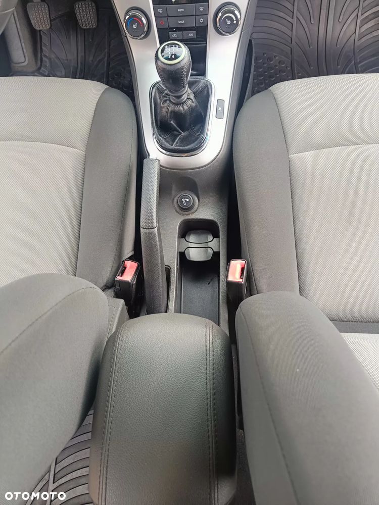 Chevrolet Cruze 1.6 - 10