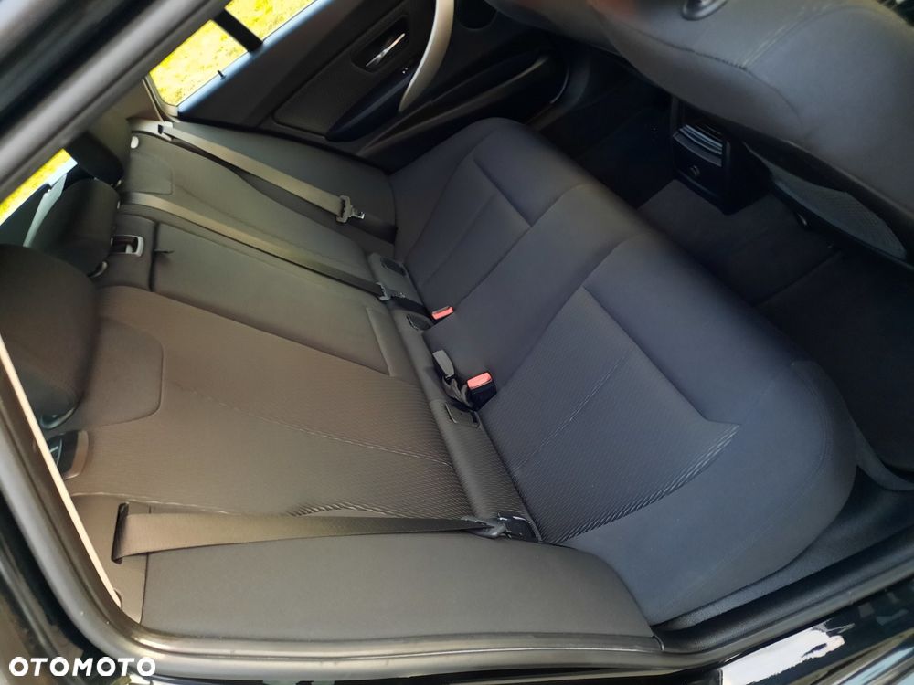 BMW Seria 3 318i Edition Luxury Line Purity - 23