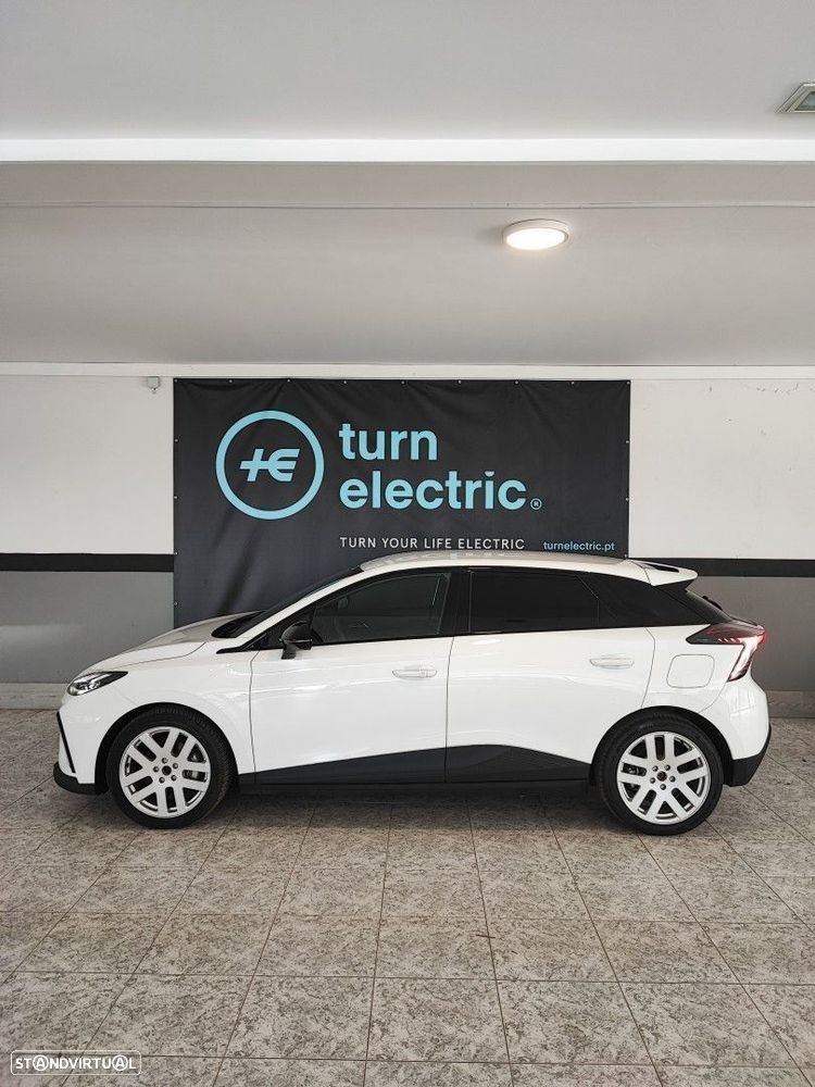 MG MG4 64 kWh Luxury - 1