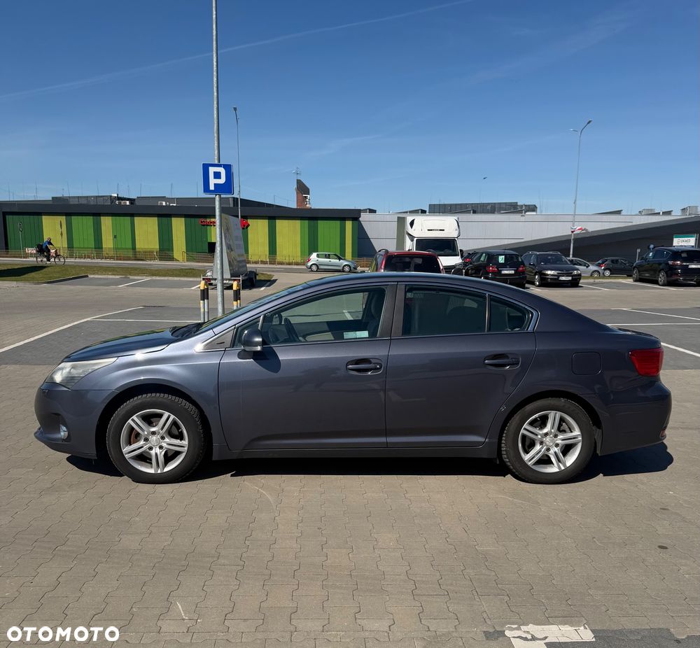 Toyota Avensis 2.0 Premium MS - 17