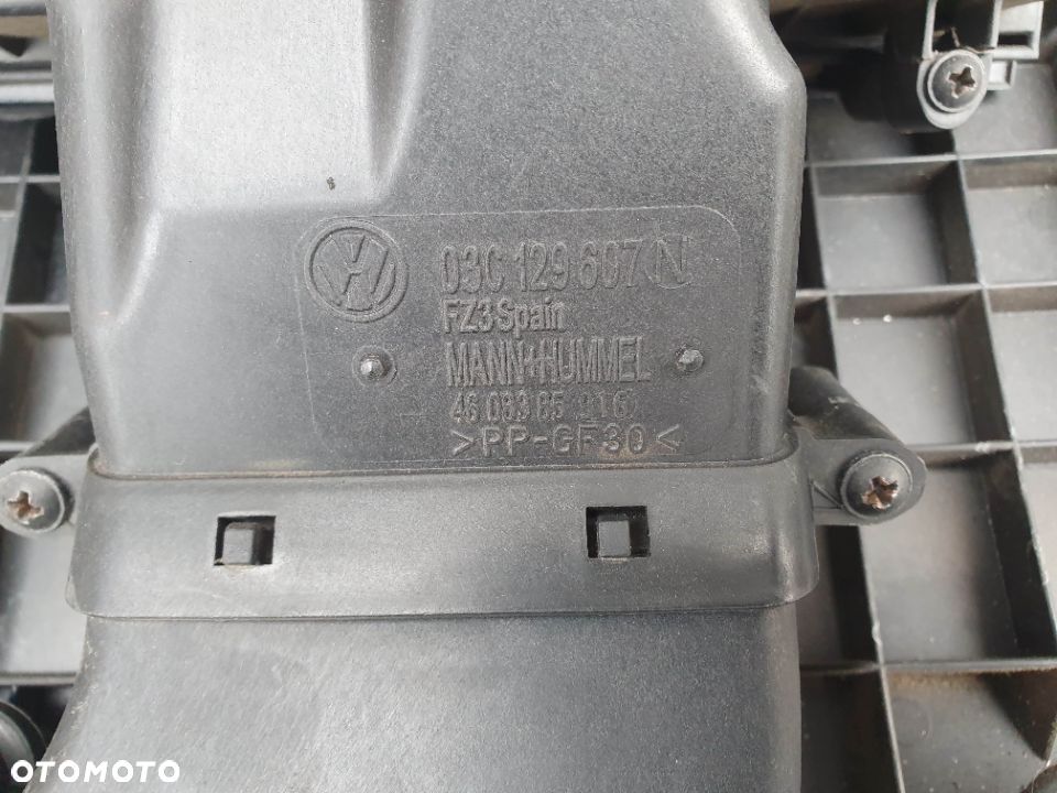 Pokrywa 03C129607 06A103638A Silnika Obudowa Oslona 1.6 FSI  VW Golf 5 V Touran - 7