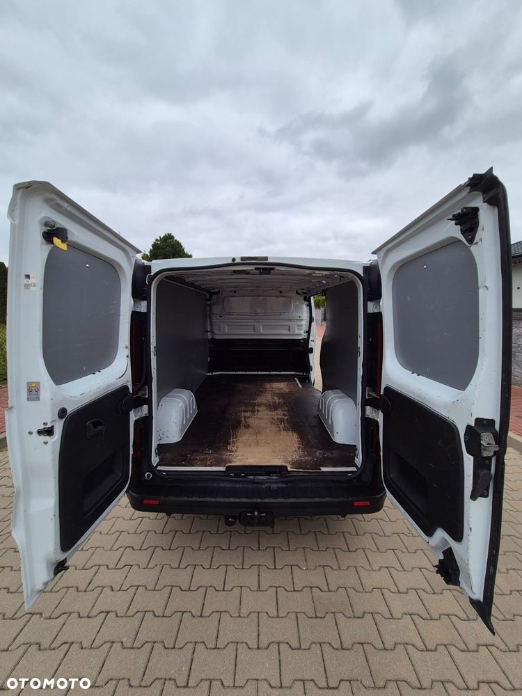 Opel Vivaro 2017r LONG 180tys km webasto super stan - 16