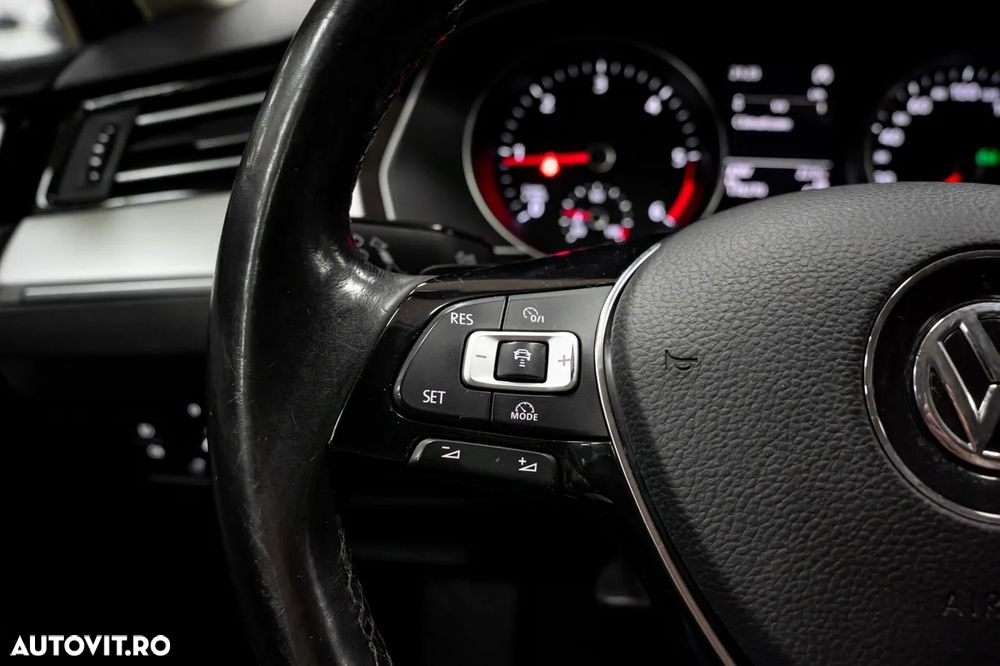 Volkswagen Passat 2.0 TDI SCR (BlueMotion Tech) 4Motion D Highline - 36