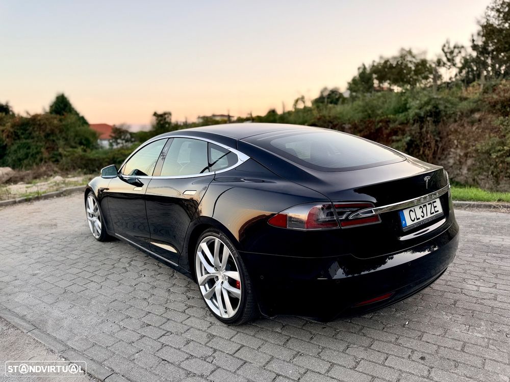 Tesla Model S - 16