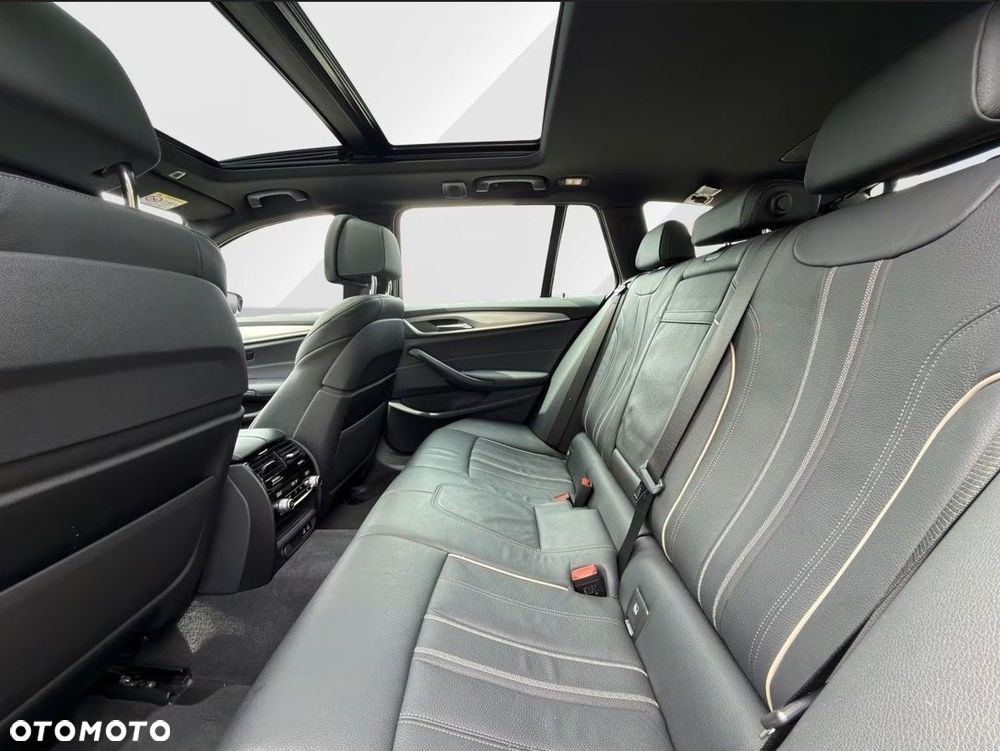 BMW Seria 5 540d xDrive mHEV M Sport sport - 10