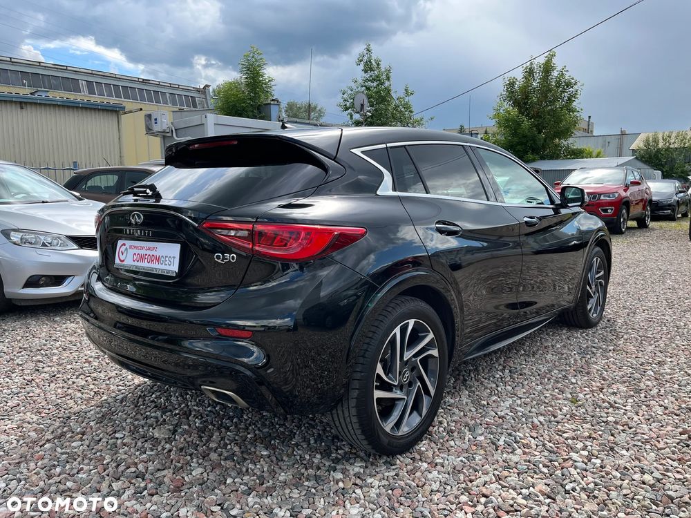 Infiniti Q30 - 6