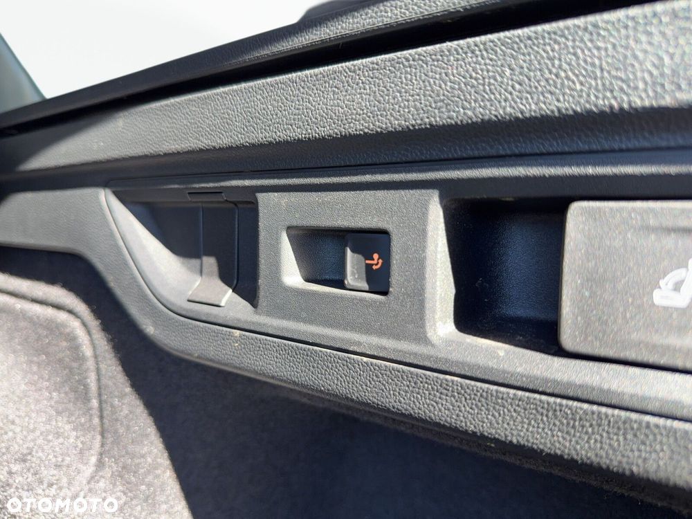 Volkswagen Passat - 37