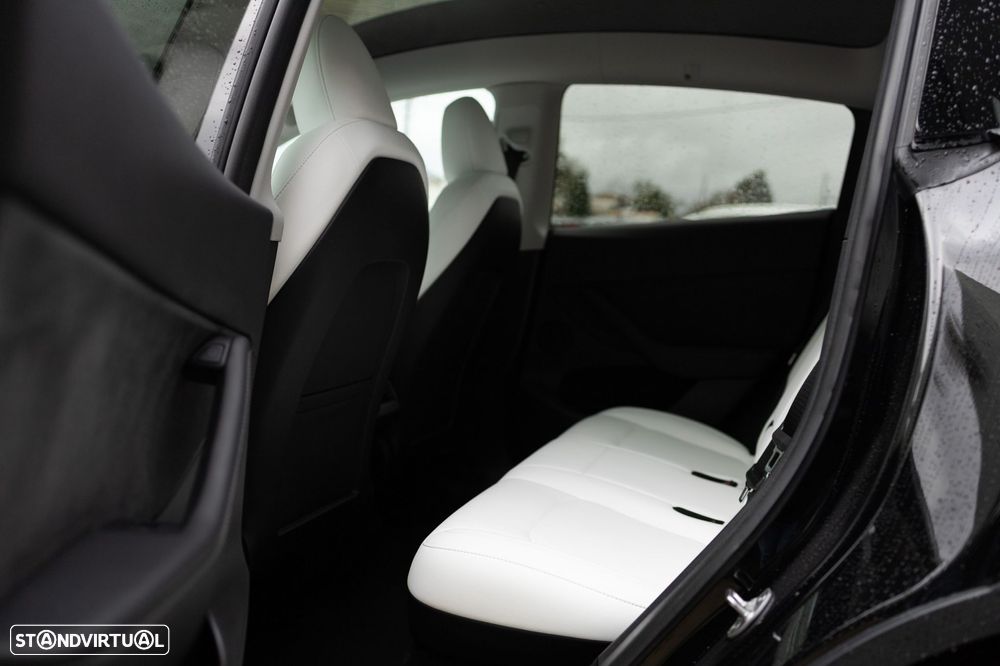 Tesla Model Y Standard RWD - 16