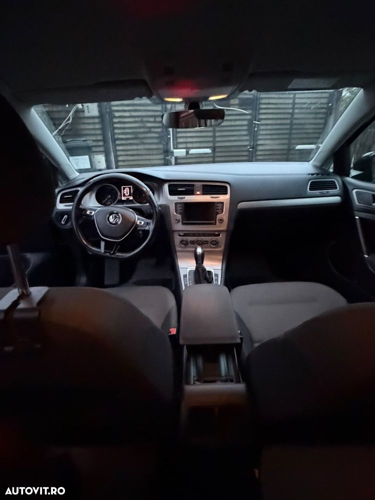 Volkswagen Golf - 6