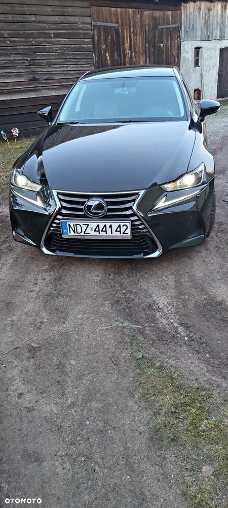 Lexus IS 300h Black - 23