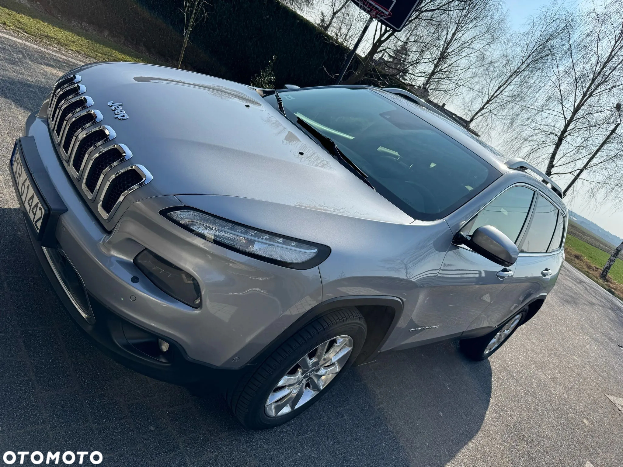 Jeep Cherokee - 2