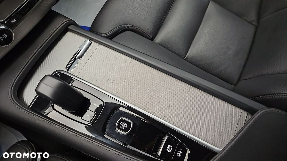 Volvo XC 90 B5 D AWD Plus Bright - 19