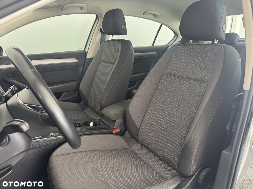 Volkswagen Passat 1.6 TDI BMT Comfortline - 19