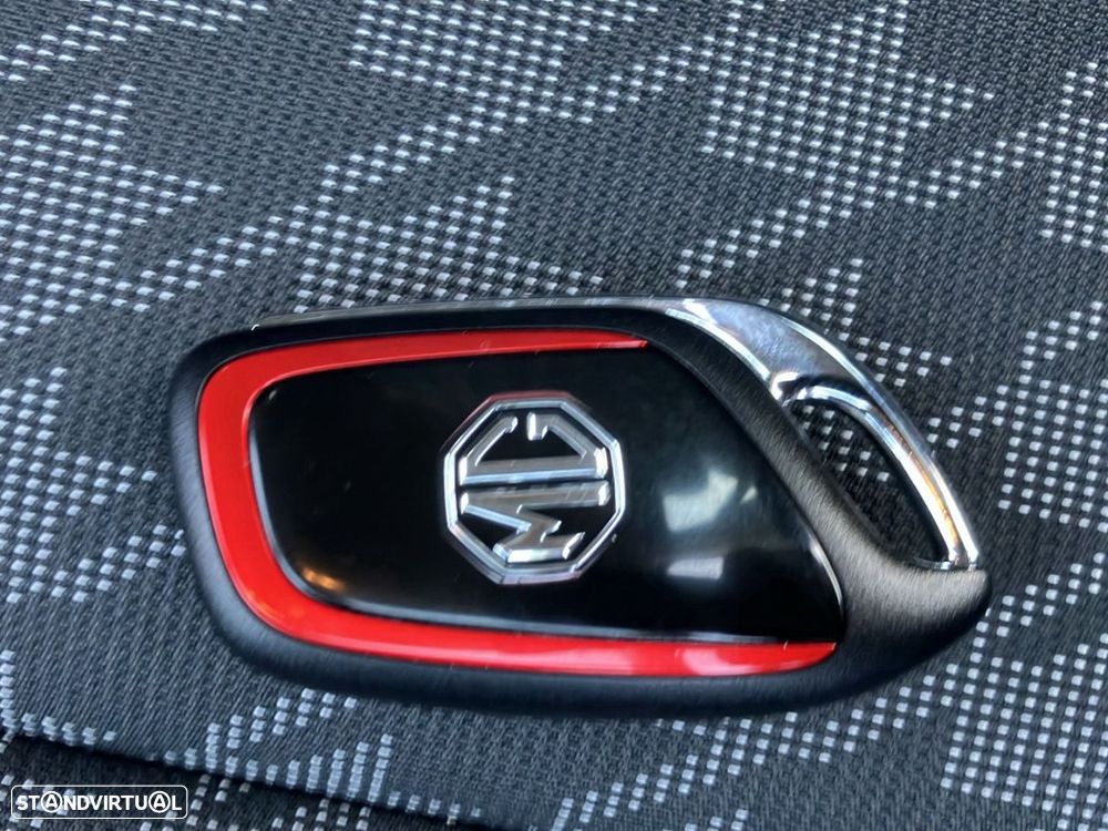 MG ZS EV 72.6 kWh Luxury OBC 11 kW - 18