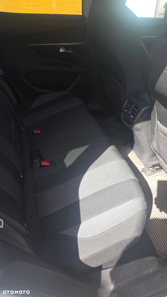 Peugeot 3008 1.2 PureTech Allure S&S - 28