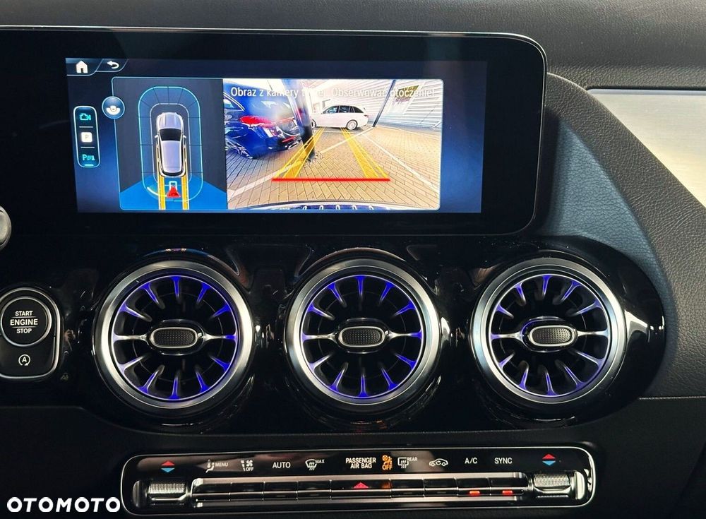 Mercedes-Benz GLA - 13