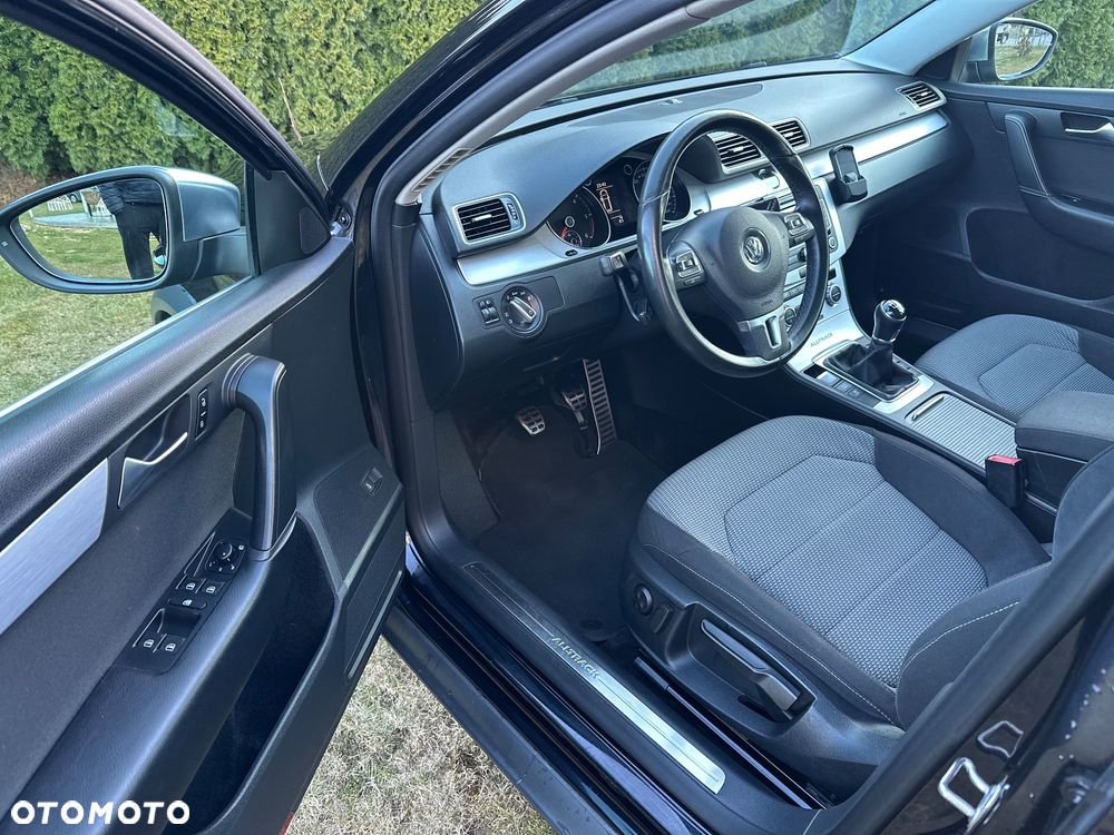 Volkswagen Passat 2.0 TDI DPF Highline - 22