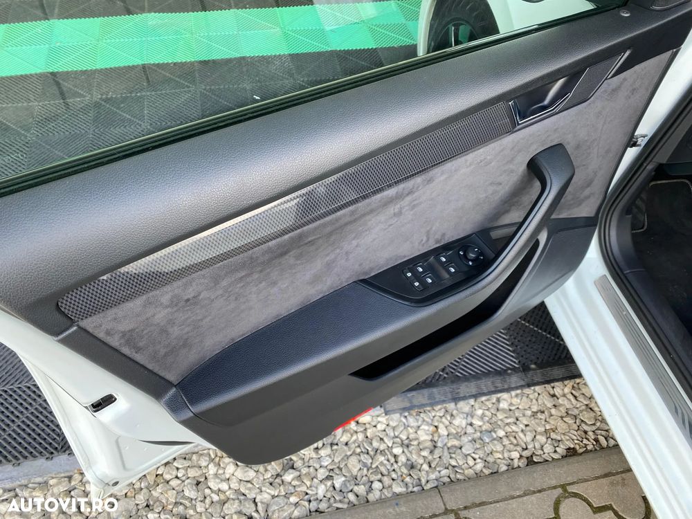 Skoda Superb 2.0 TDI DSG SportLine - 23