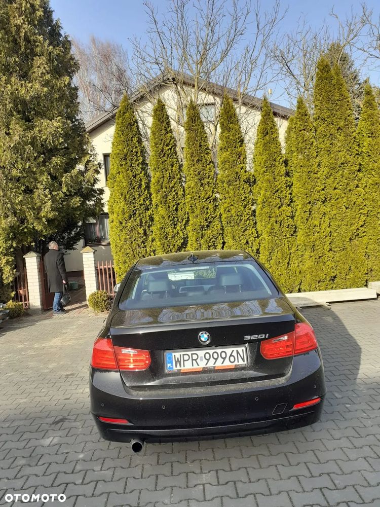 BMW Seria 3 320i - 5