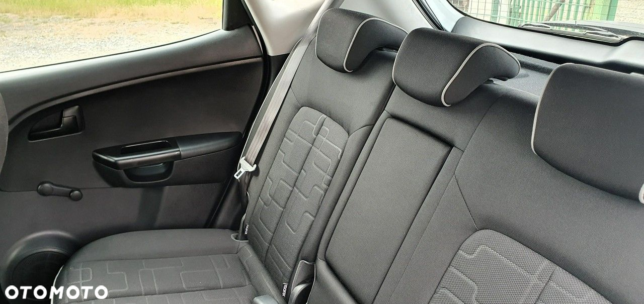 Kia Venga - 12
