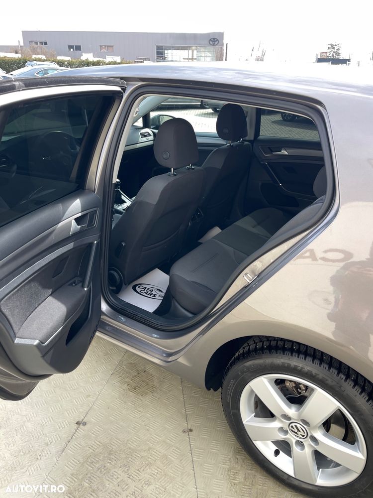 Volkswagen Golf 1.2 TSI BMT Comfortline - 28