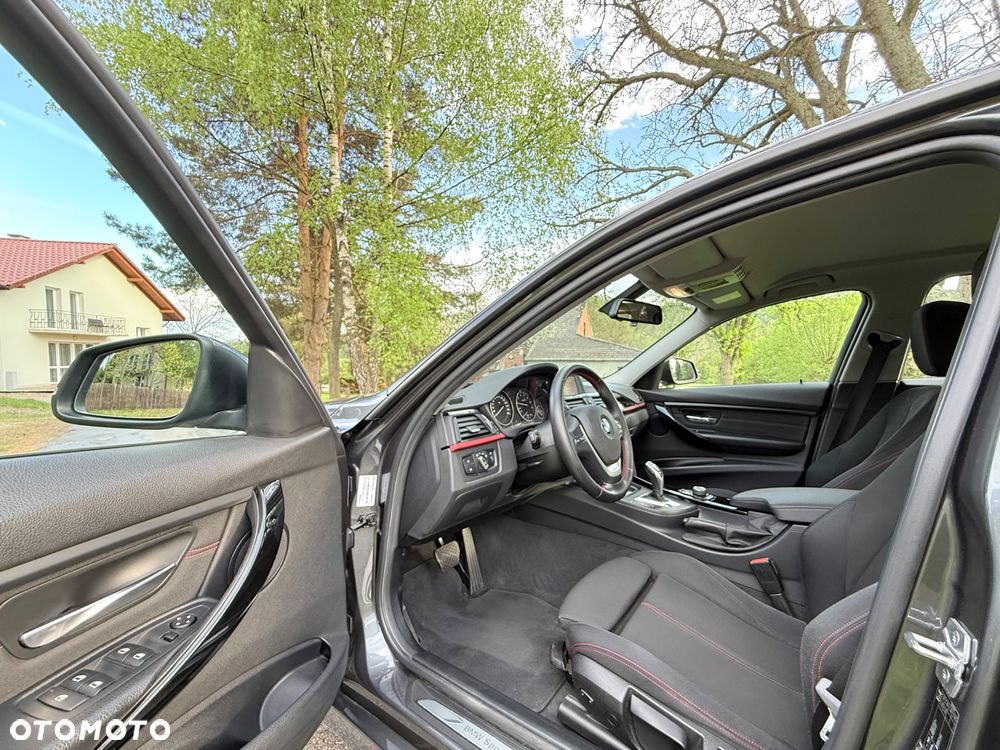 BMW Seria 3 328i xDrive Sport Line - 14
