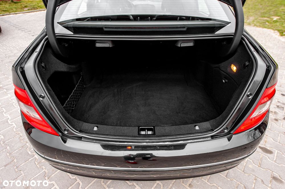 Mercedes-Benz Klasa C 180 BlueEFFICIENCY 7G-TRONIC Avantgarde - 39