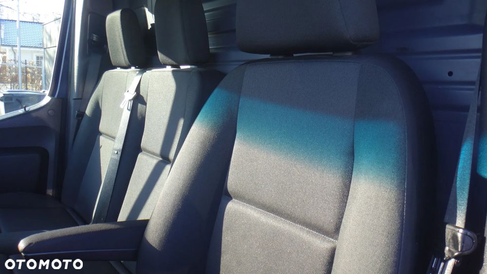 Mercedes-Benz Sprinter - 9