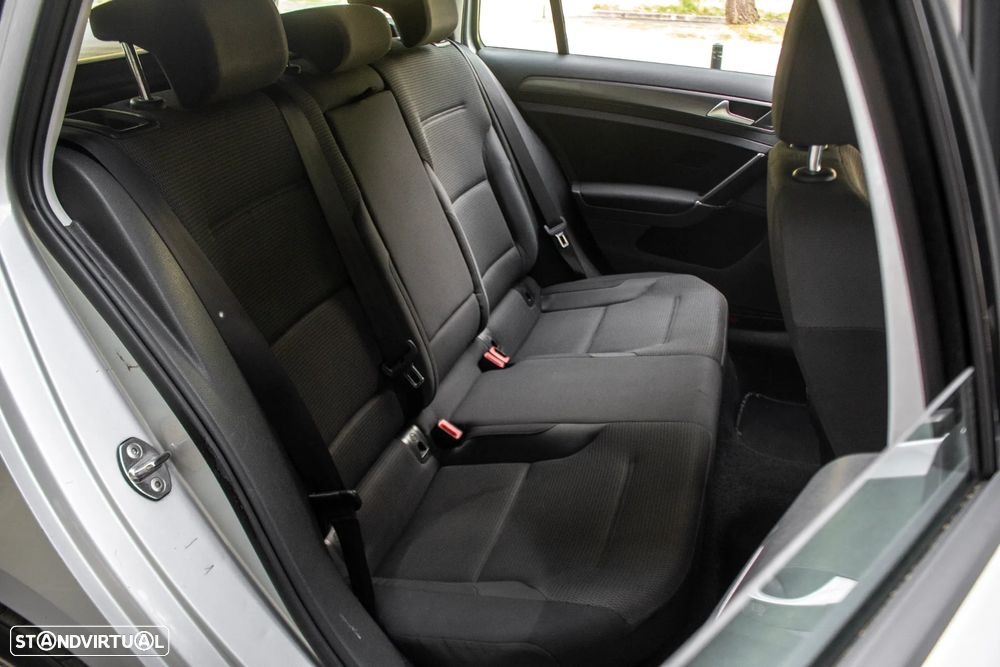VW Golf Variant 1.6 TDi SCR Comfortline - 28