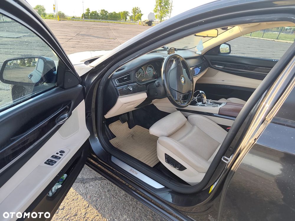 BMW Seria 7 740Li - 6