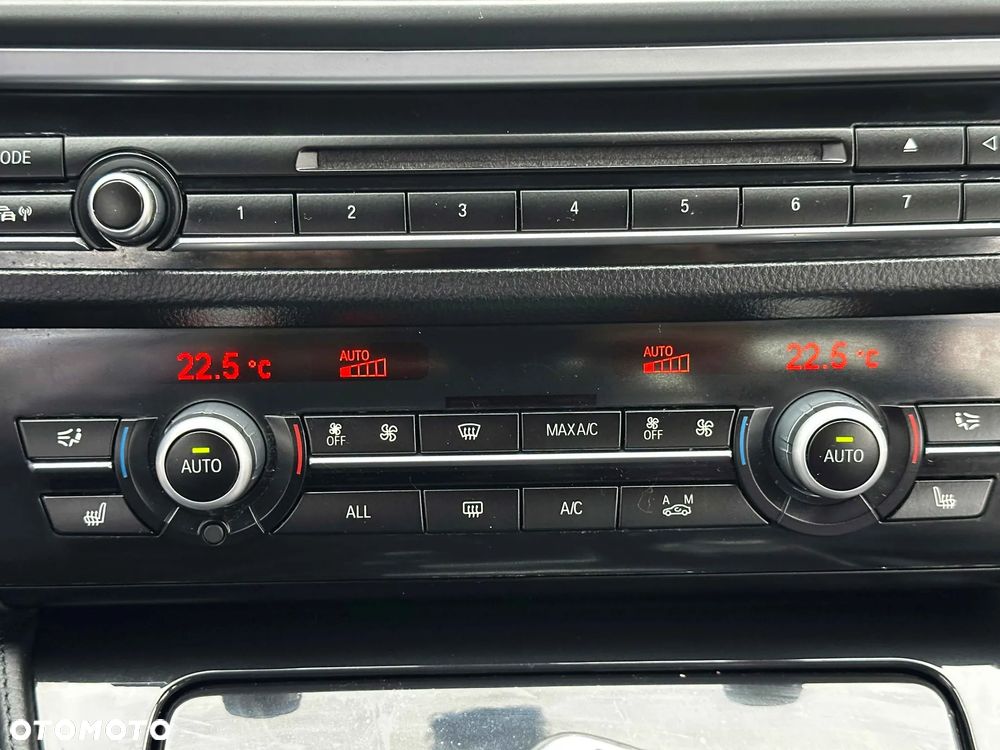 BMW Seria 5 520i - 28