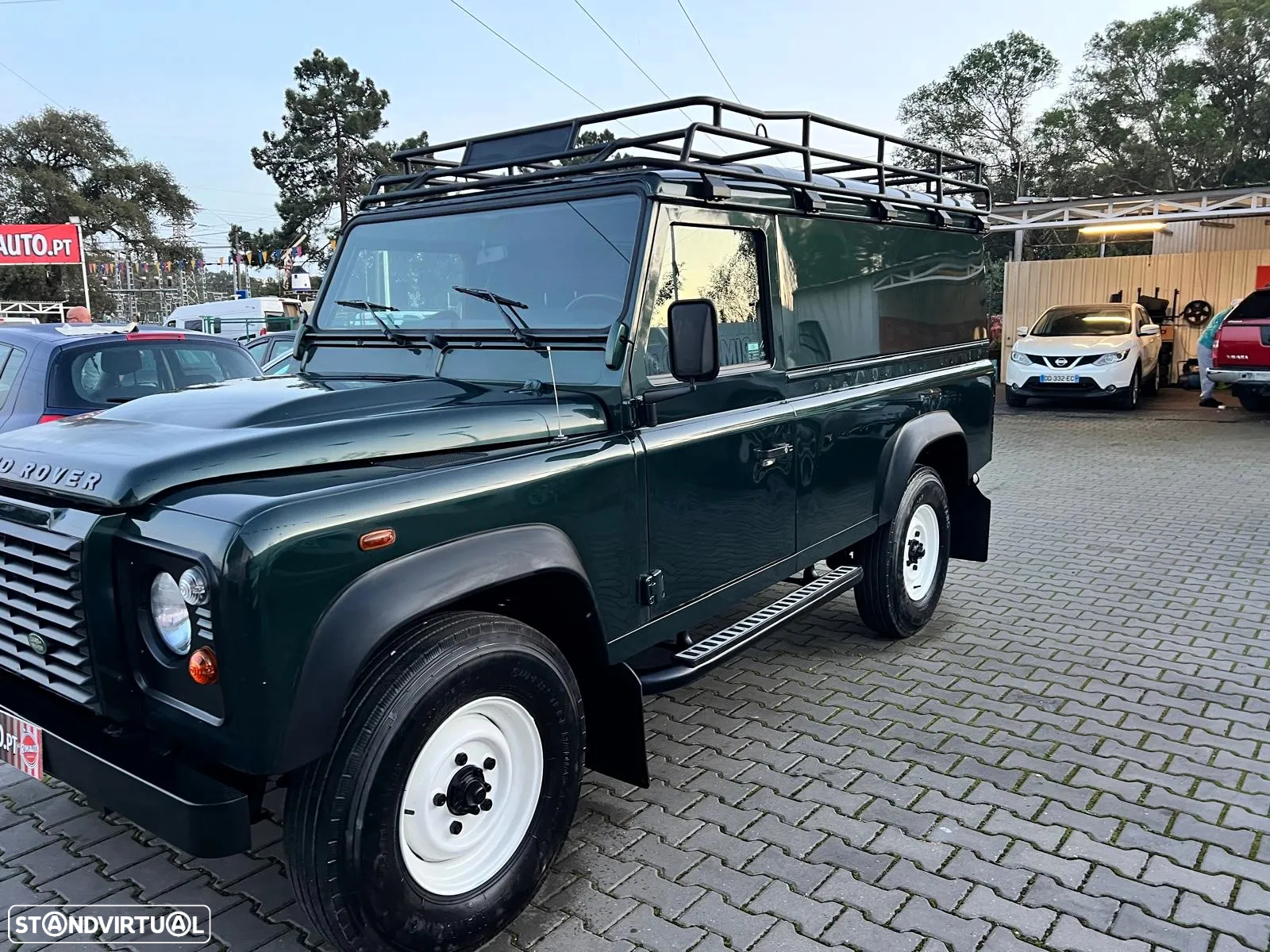 Land Rover Defender - 15