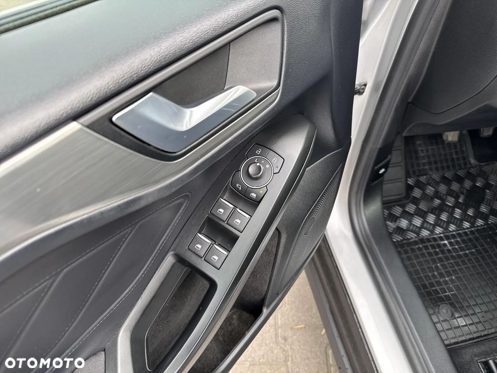 Ford Focus 1.0 EcoBoost Trend - 9