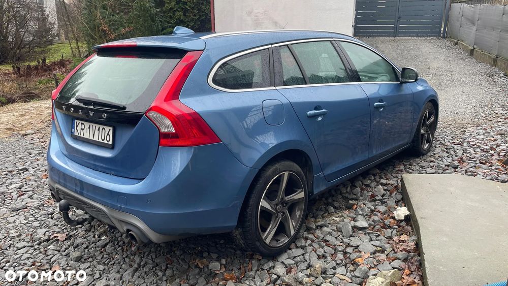 Volvo V60 D4 R-Design - 3