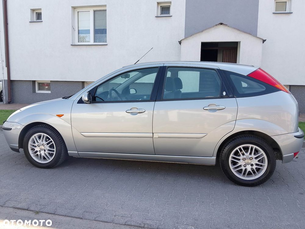 Ford Focus Ghia - 1