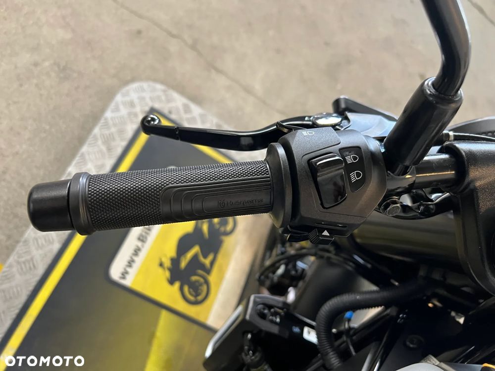 Husqvarna Vitpilen - 19