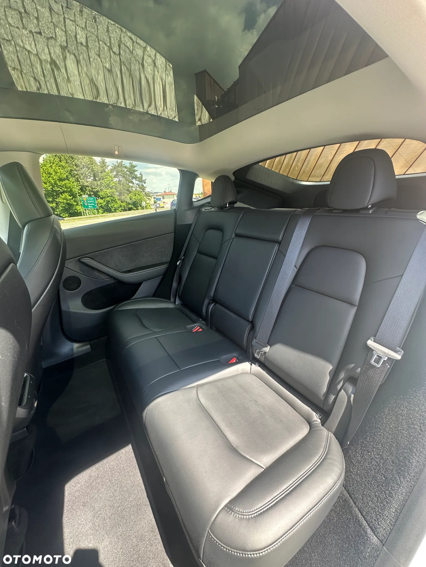 Tesla Y Long Range AWD - 15