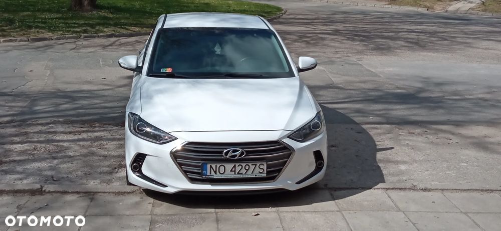 Hyundai Elantra 1.6 Comfort Premiere - 3