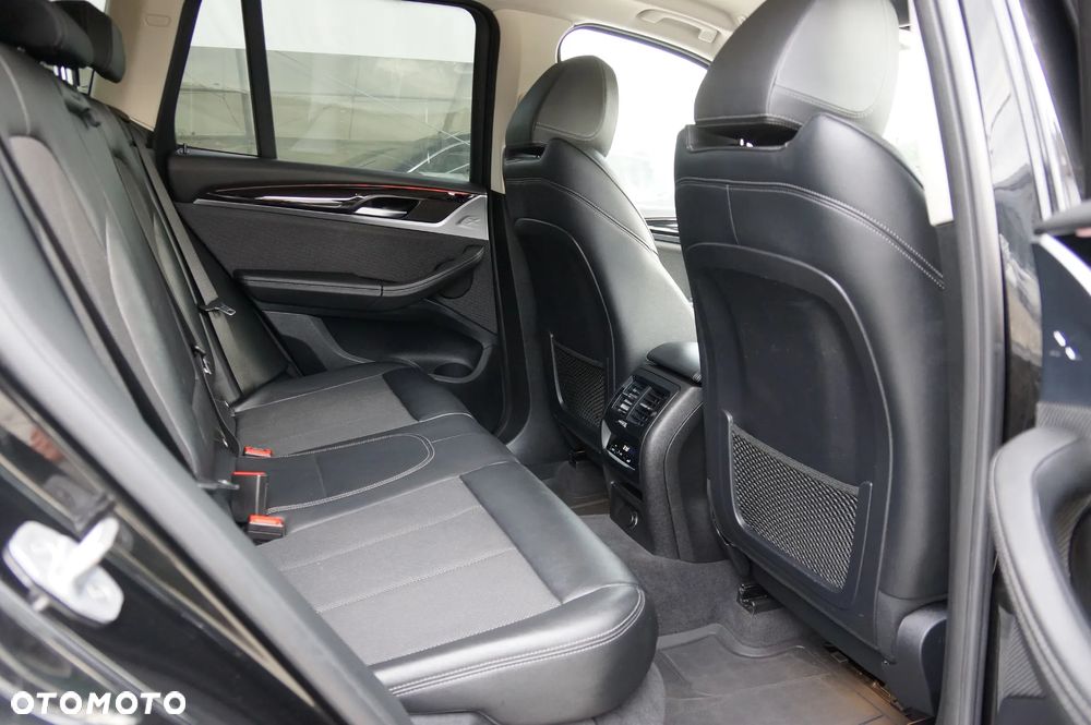 BMW X3 xDrive20d - 33