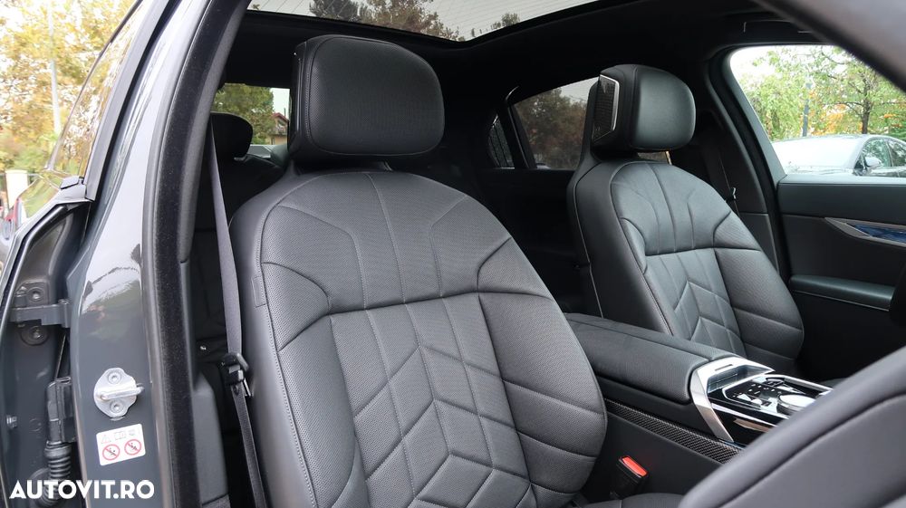 BMW Seria 7 740d xDrive MHEV - 12