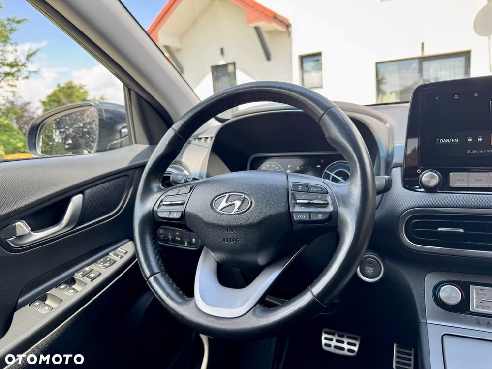 Hyundai Kona 64kWh Premium - 24