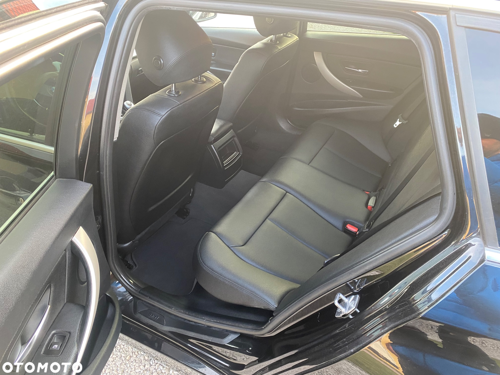 BMW Seria 3 318d Touring - 9