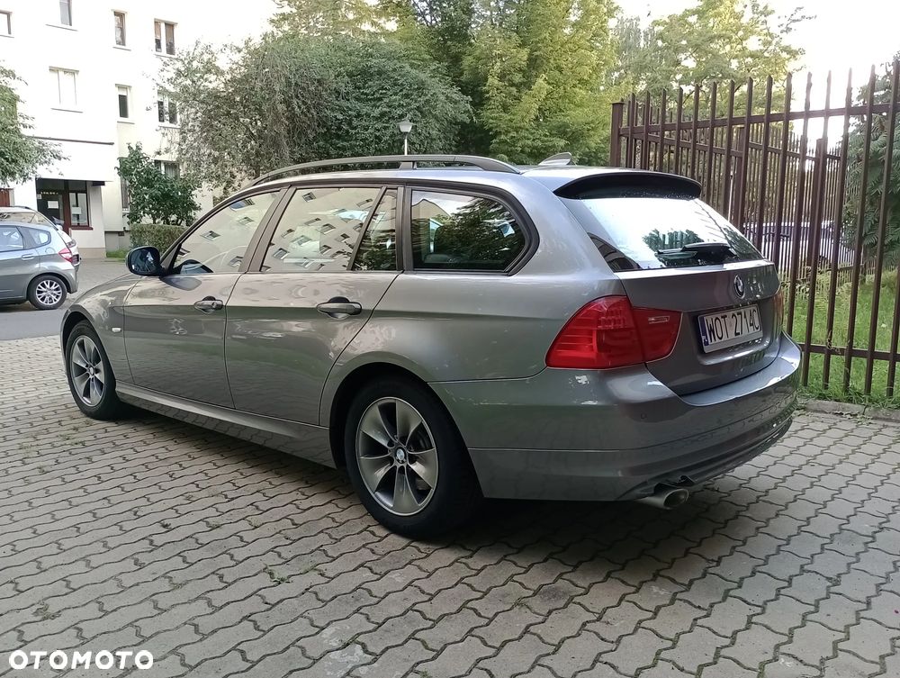 BMW Seria 3 318d DPF Touring - 4