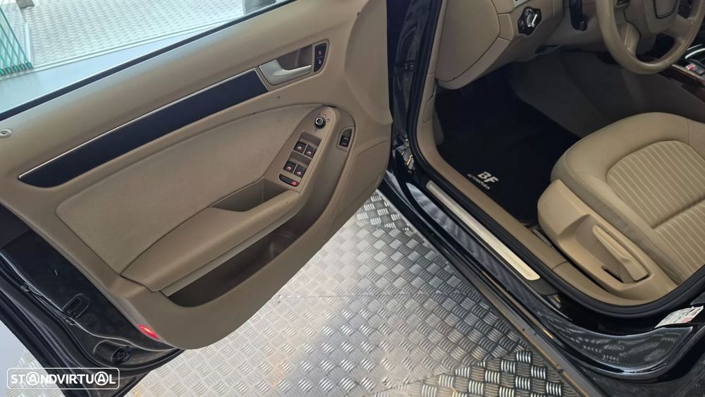 Audi A4 2.0 TDI exclusive - 32