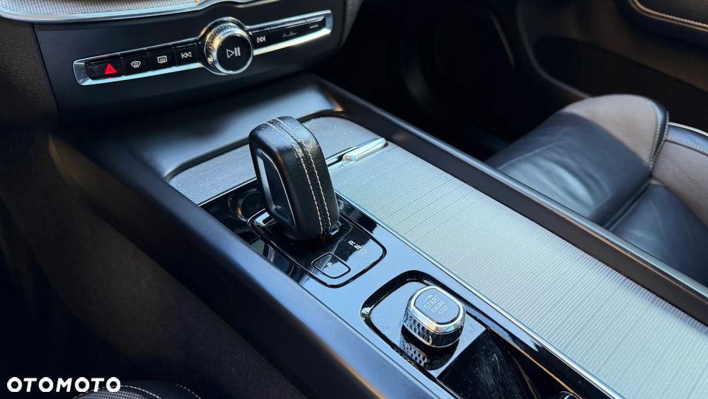 Volvo XC 60 B4 D Ultimate Dark - 27