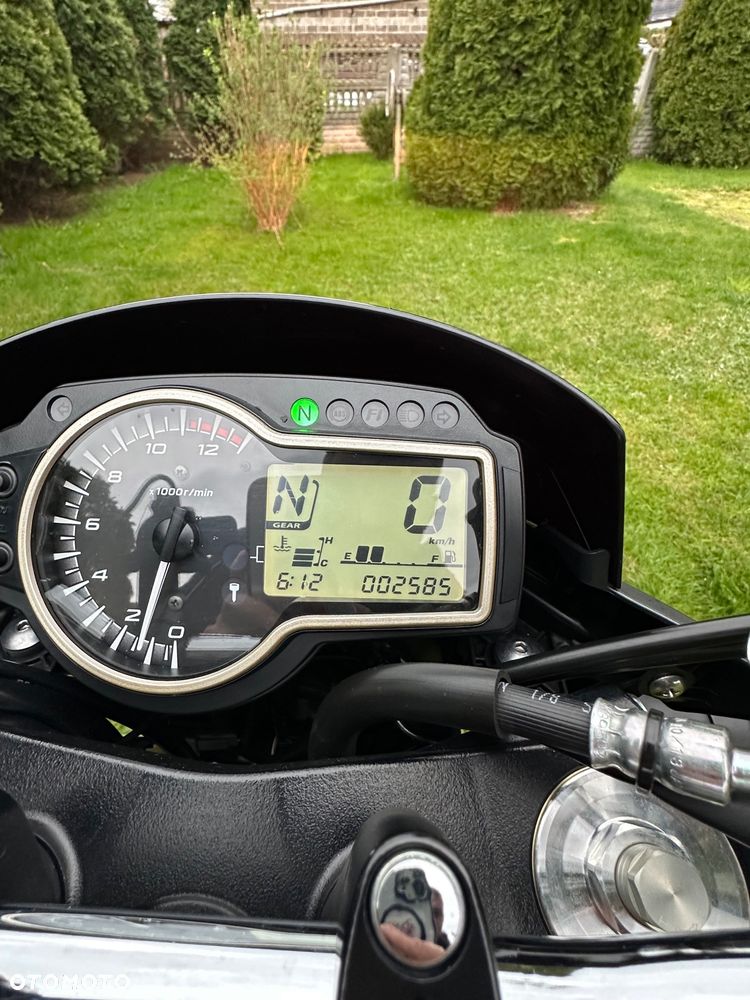 Suzuki GSR - 2