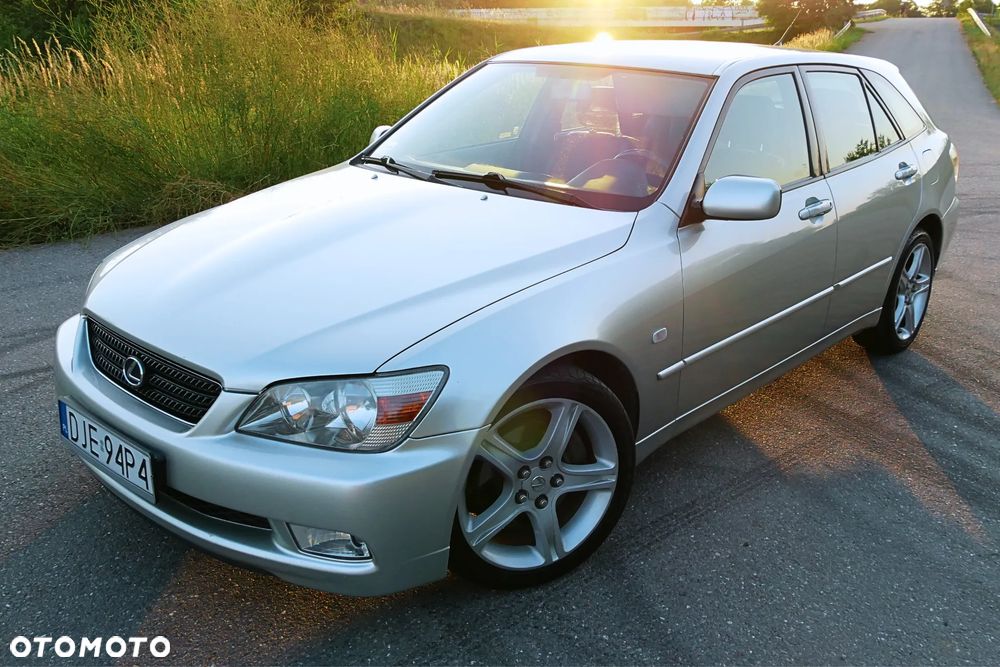Lexus IS 200 SportCross - 3