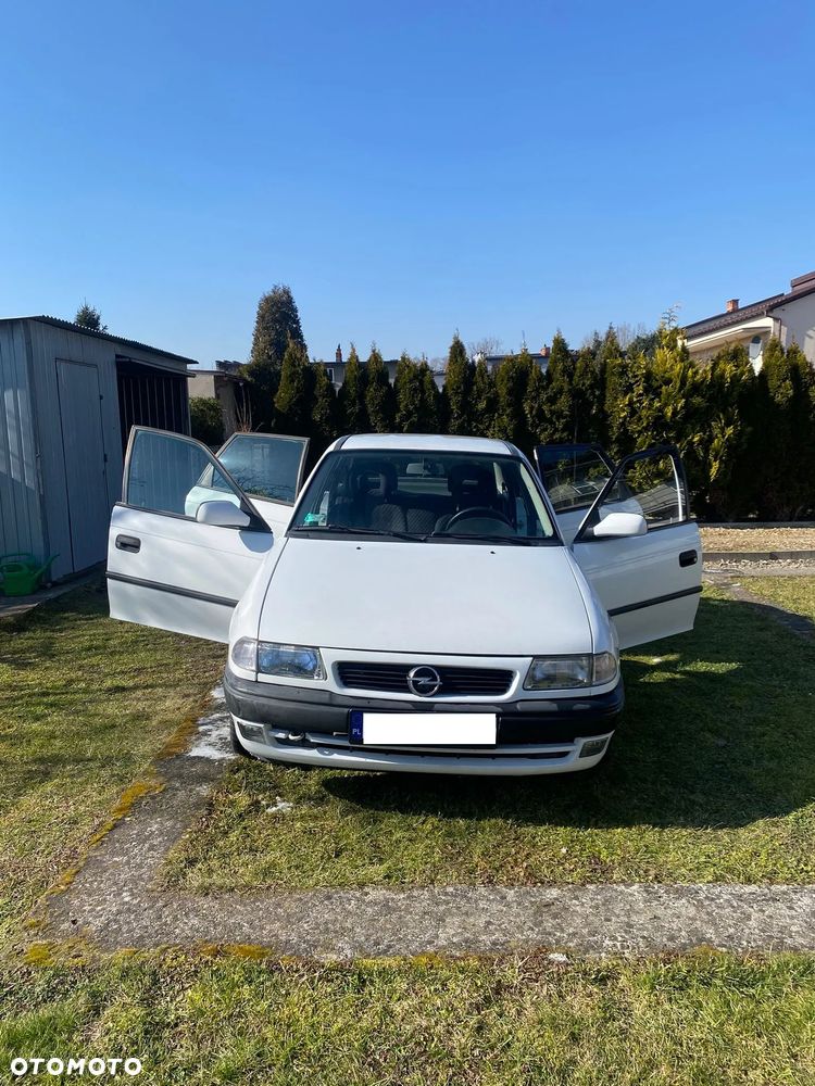 Opel Astra 1.6 16v Family - 9