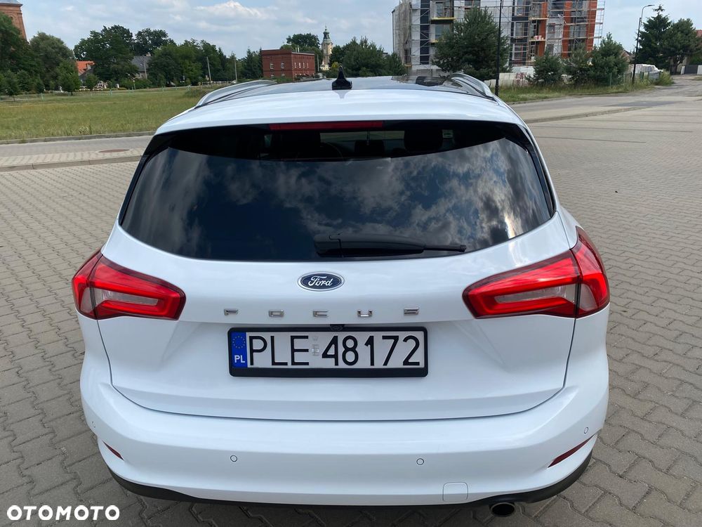 Ford Focus ver-2-0-ecoblue-titanium-business - 10